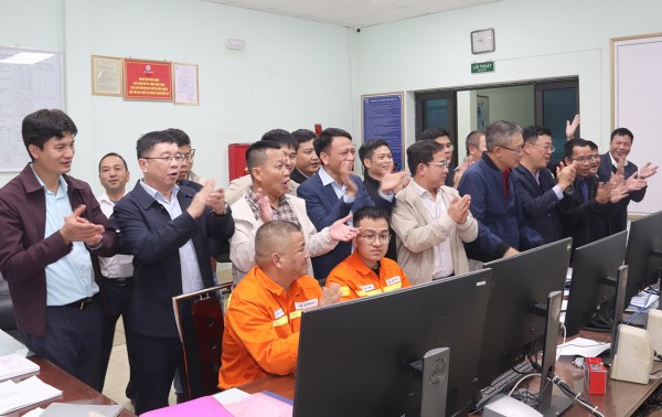 Đóng điện Dự án Nâng công suất Trạm biến áp 500kV Hòa Bình